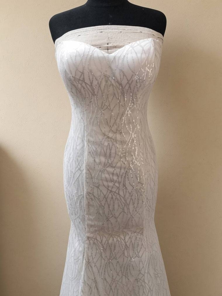 Brautkleid mit Spitzenkorsage und Herzausschnitt