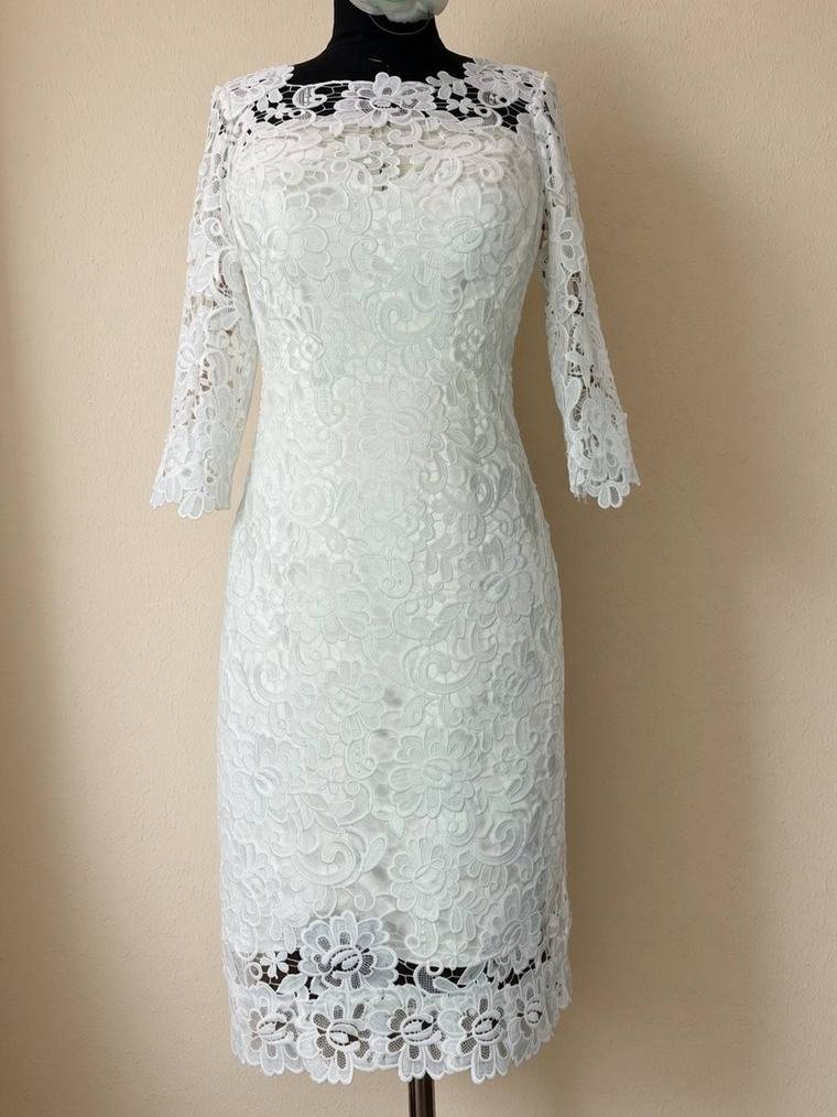 Mintgrün-weißes Spitzenkleid mit Dreiviertelärmeln